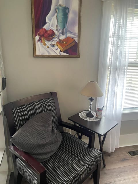 yellow house downtown Apartment in Des Moines