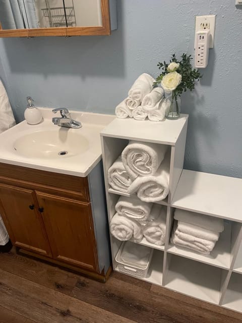 yellow house downtown Apartment in Des Moines