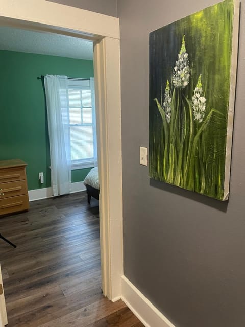 yellow house downtown Apartment in Des Moines