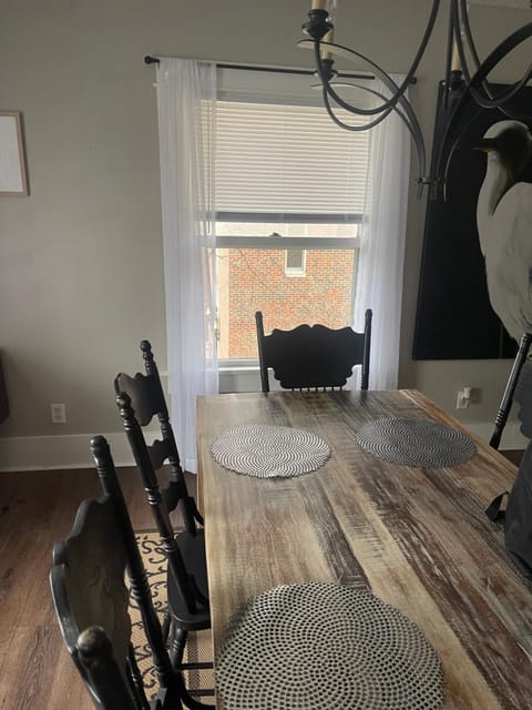 yellow house downtown Apartment in Des Moines