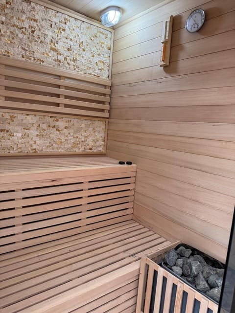 Hot Tub, Sauna, Sauna