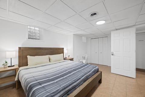 Shadyside, Pittsburgh !B Modern and Bright Private Bedroom with Shared Bathroom Vacation rental in Shadyside