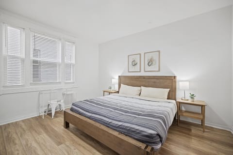 Shadyside, Pittsburgh !C Modern and Bright Private Bedroom with Shared Bathroom Vacation rental in Shadyside