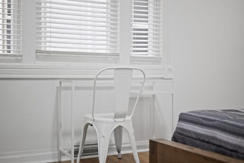 Shadyside, Pittsburgh !C Modern and Bright Private Bedroom with Shared Bathroom Vacation rental in Shadyside