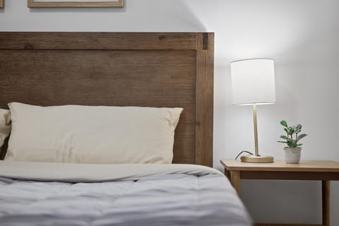 Shadyside, Pittsburgh !C Modern and Bright Private Bedroom with Shared Bathroom Vacation rental in Shadyside