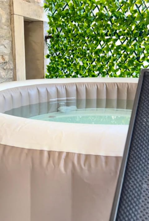 Hot Tub, Garden view, Garden view, Mountain view, Mountain view, Inner courtyard view