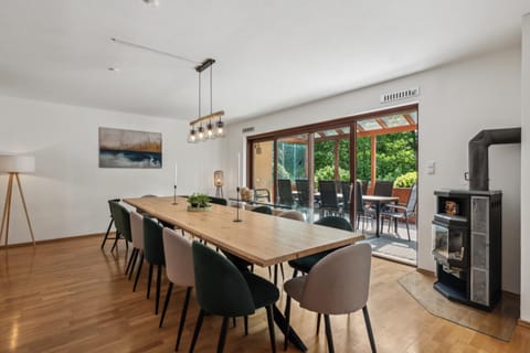 Seating area, Dining area