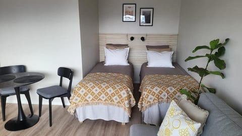 Direct train to Helsinki and airport, near shopping center Apartment in Helsinki