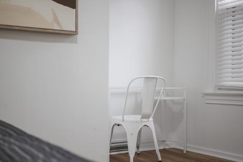 Shadyside, Pittsburgh !D Modern and Bright Private Bedroom with Shared Bathroom Vacation rental in Shadyside