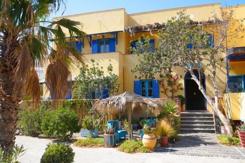 Property building, Facade/entrance, Day, Garden