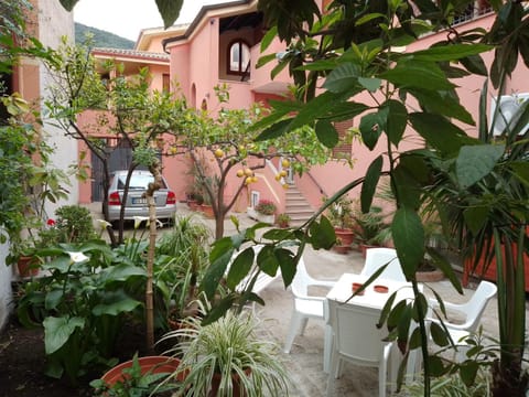 Garden view, Parking