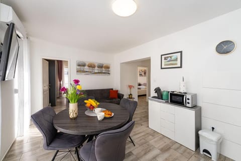 Living room, Seating area, Dining area