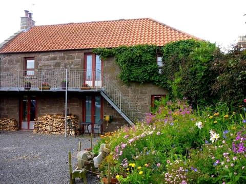 The Smoke House in Johnshaven Villa in Johnshaven