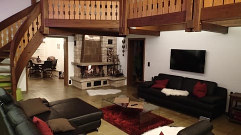 Communal lounge/ TV room, TV and multimedia, Living room