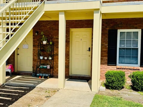 Gorgeous Condo across from Vet School House in Auburn