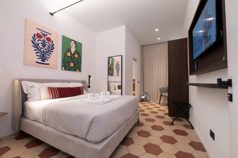 Bed, TV and multimedia, Bedroom, locker, towels, air conditioner