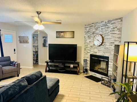 Enticing 3-Bedroom Home with Pool House in Wright