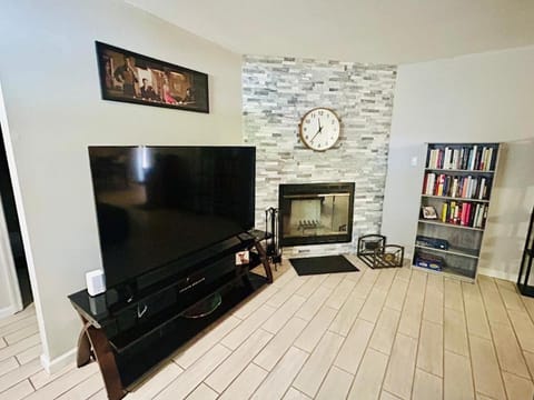 Enticing 3-Bedroom Home with Pool House in Wright