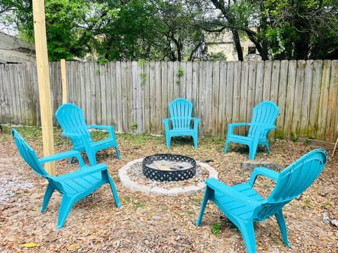 Enticing 3-Bedroom Home with Pool House in Wright