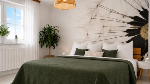 Photo of the whole room, Bedroom
