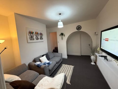 Rems 3bed apartment with games for fun, close to gym and garden view Apartment in Birmingham