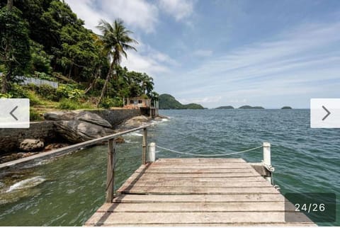 Refúgio a beira Ilha de itacuruça RJ House in Mangaratiba