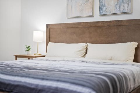 Shadyside, Pittsburgh !E Modern and Bright Private Bedroom with Shared Bathroom Vacation rental in Shadyside