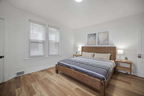 Shadyside, Pittsburgh !E Modern and Bright Private Bedroom with Shared Bathroom Vacation rental in Shadyside