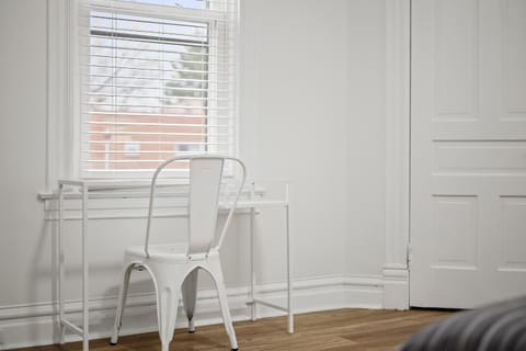 Shadyside, Pittsburgh !E Modern and Bright Private Bedroom with Shared Bathroom Vacation rental in Shadyside