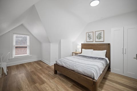 Shadyside, Pittsburgh !G Modern and Bright Private Bedroom with Shared Bathroom Vacation rental in Shadyside