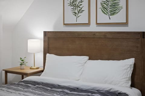 Shadyside, Pittsburgh !G Modern and Bright Private Bedroom with Shared Bathroom Vacation rental in Shadyside