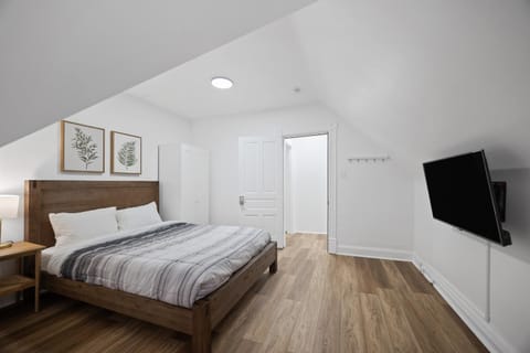 Shadyside, Pittsburgh !G Modern and Bright Private Bedroom with Shared Bathroom Vacation rental in Shadyside
