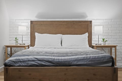 Shadyside, Pittsburgh !I Modern and Bright Private Bedroom with Shared Bathroom Vacation rental in Shadyside