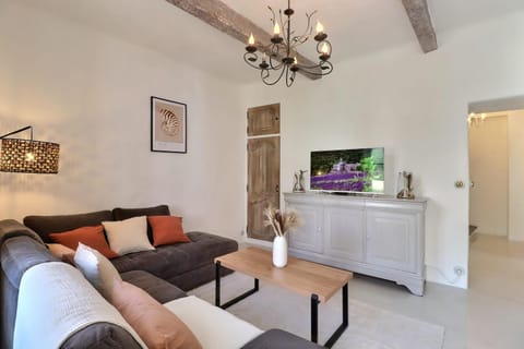 L’oustaou de Ventabren Village Square House in Aix-en-Provence