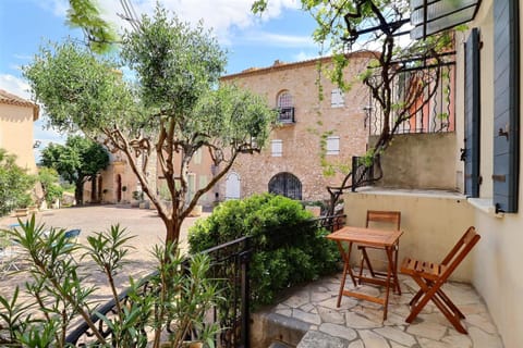 L’oustaou de Ventabren Village Square House in Aix-en-Provence