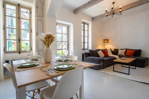 L’oustaou de Ventabren Village Square House in Aix-en-Provence