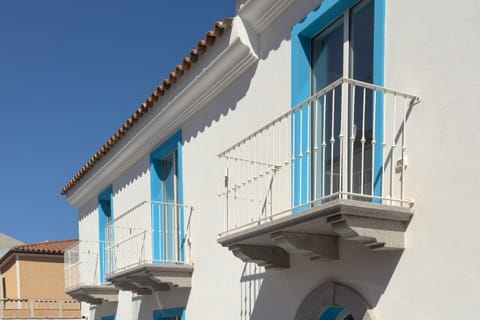 Property building, Day, View (from property/room), Balcony/Terrace