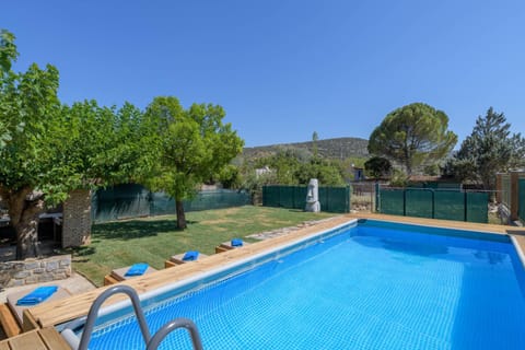 Day, Natural landscape, Garden, Garden view, Mountain view, Pool view, Swimming pool