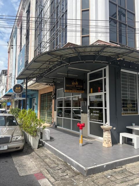 Property building, Street view, Location, Parking