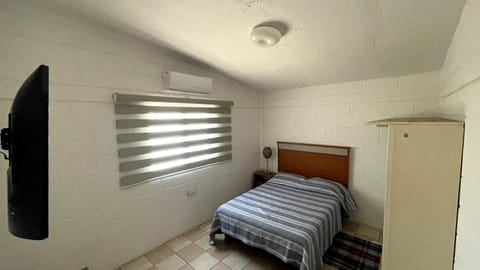 Bed, TV and multimedia, wardrobe