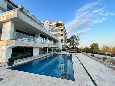 Property building, Spa and wellness centre/facilities, Swimming pool, Swimming pool, Open Air Bath