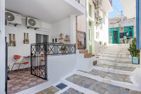 Property building, Balcony/Terrace