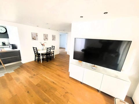 TV and multimedia, Evening entertainment