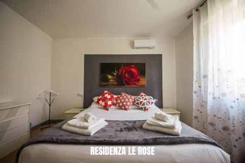Bed, Bedroom, towels, air conditioner