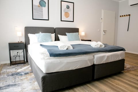 bonquartier - LUXAPT#3 Chice, moderne Wohnung mit Self Check-In, voll ausgestatteter Küche, Klimaanlage und Parkplatz Apartment in Sankt Augustin