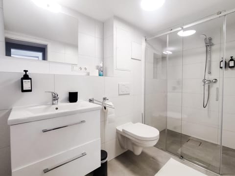 bonquartier - LUXAPT#3 Chice, moderne Wohnung mit Self Check-In, voll ausgestatteter Küche, Klimaanlage und Parkplatz Apartment in Sankt Augustin