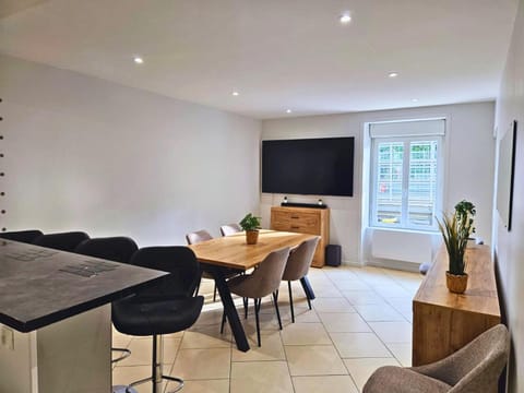 Maison d'exception sur la ligne droite des Hunaudières House in Le Mans