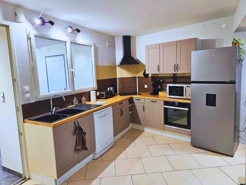 Maison d'exception sur la ligne droite des Hunaudières House in Le Mans