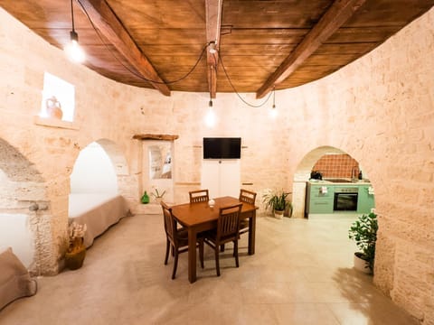 TV and multimedia, Living room, Dining area