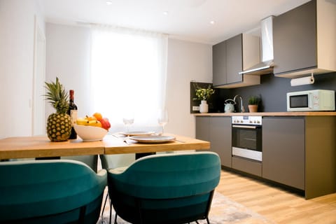 Kitchen or kitchenette, Dining area, dishwasher, oven, stove